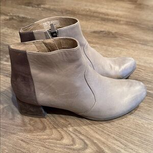 Dansko Petra Stone Ankle Booties Size 39 / 8.5-9
